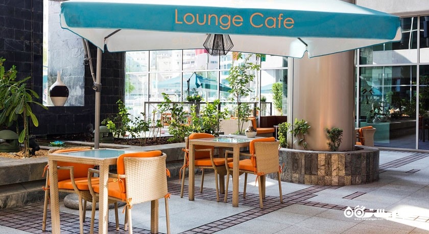 محوطه فضای باز لانج کافه